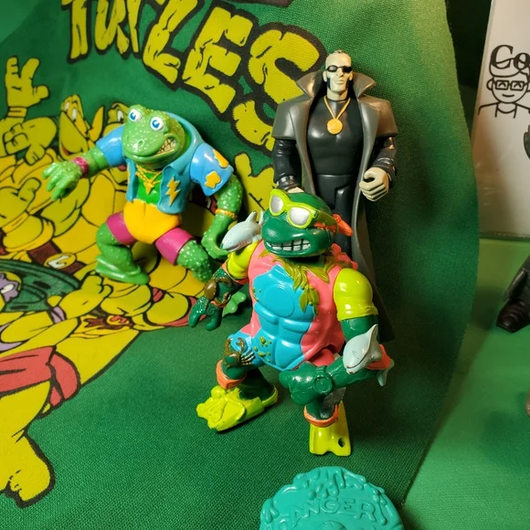 Vintage Teenage Mutant Ninja Turtles (TMNT) Action Figure & Merchandise Lot - Picture 3 of 17